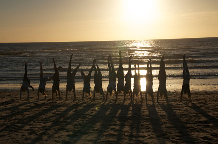 strand handstand